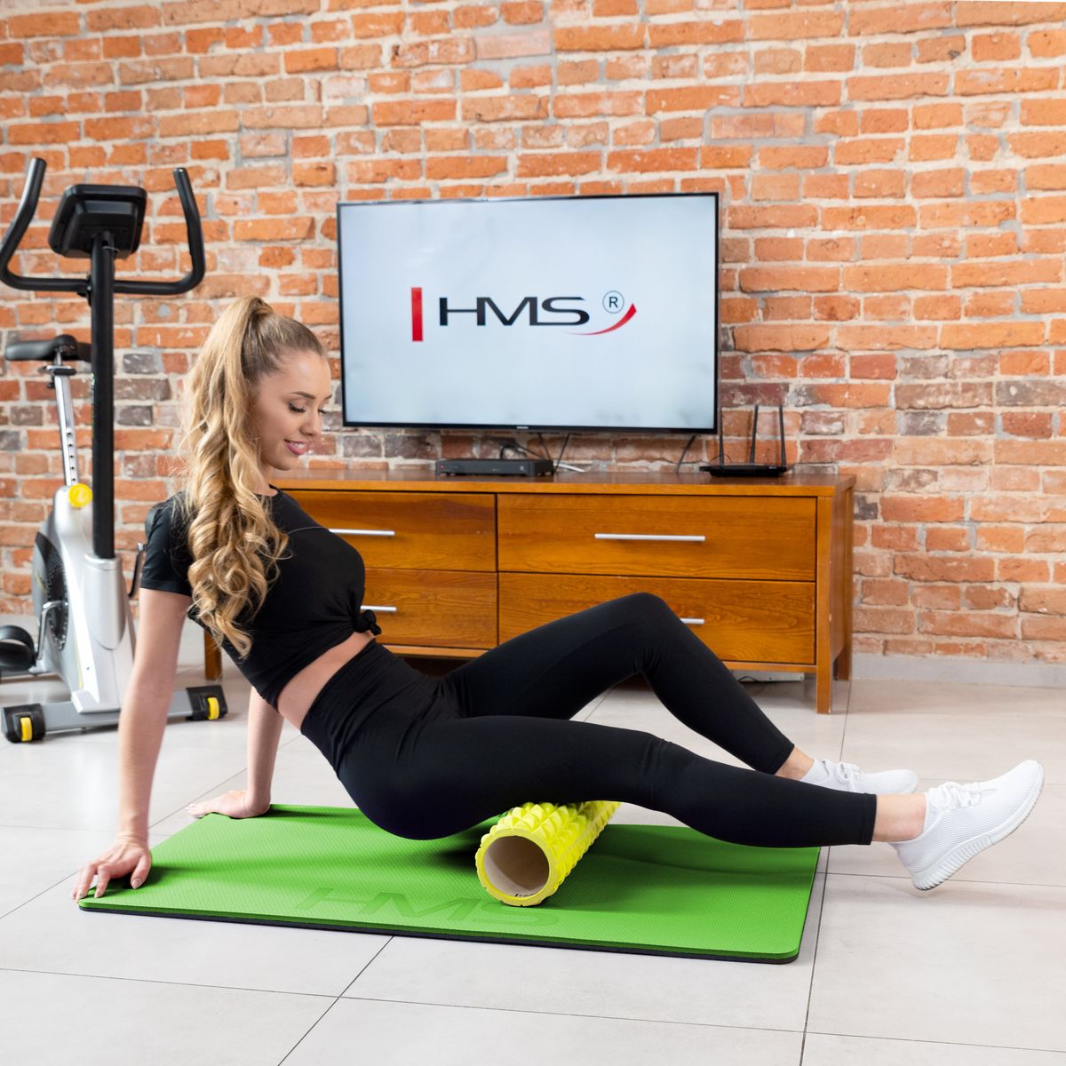 Green-black mata fitness klubowa z otworami MFK01 Hms Premium